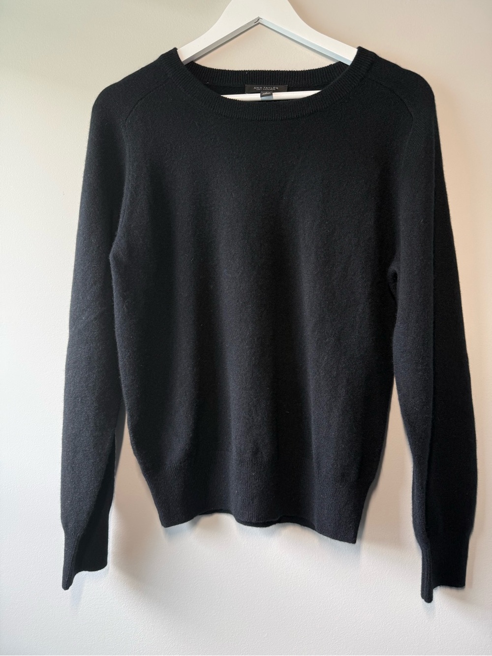 Ann Taylor 100% Cashmere Black Crewneck Sweater Size L
